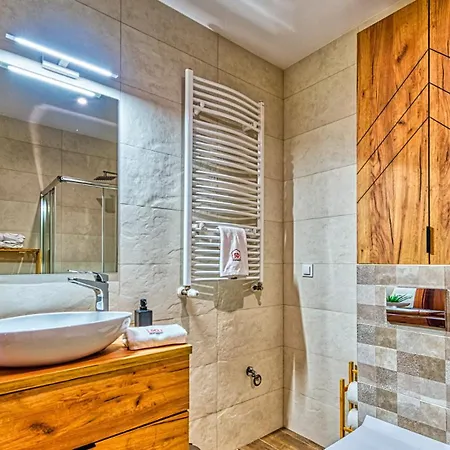 B6 Z Basenem, Sauna, Jacuzzi - 5d Lejlighed *